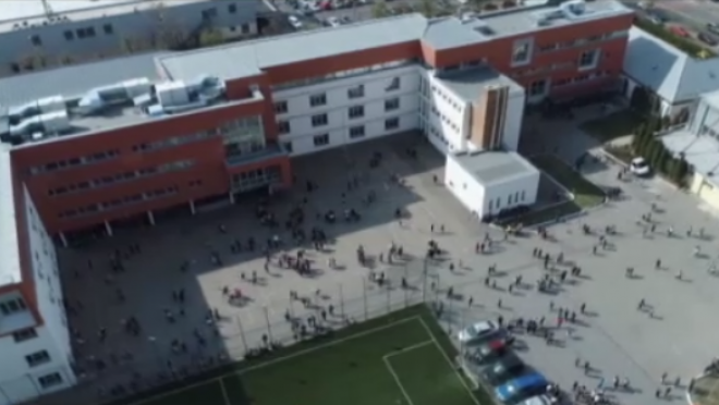 La toamnă, școala ar putea începe mai devreme ca niciodată