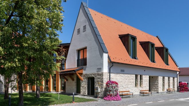 Arhitectul șef al județului laudă un edificiu construit în Țara Călatei: „Este un model de echilibru între prezent și tradiție”