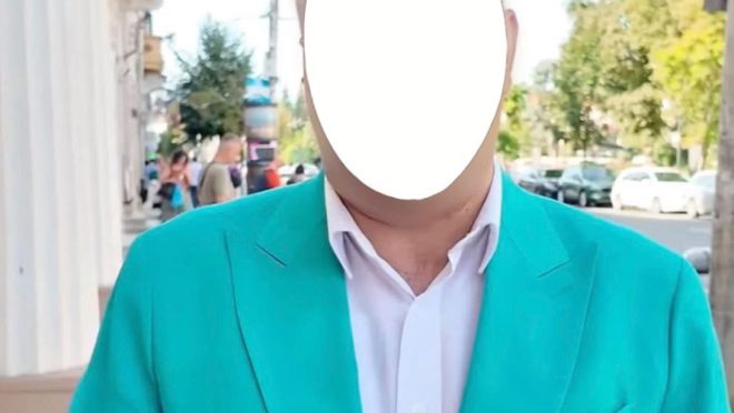 Omul cu sacoul vernil: Clujenii au dat verdictul pe Facebook