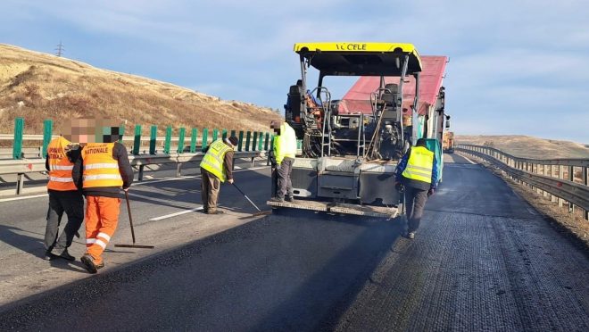 FOTO. DRDP Cluj anunță că surparea de pe A10 Sebeş – Turda, de la km 66, a fost rezolvată. Circulația s-a reluat în condiții de siguranță