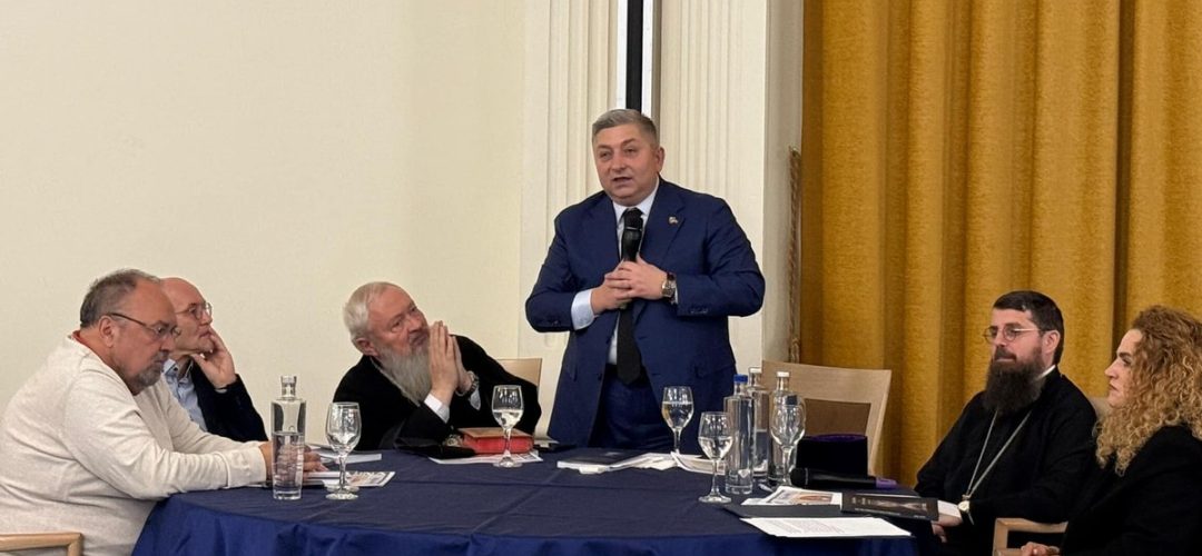 Ce prolific este președintele CJ Cluj! În 10 luni, Alin Tișe a publicat 3 cărți. Prezentarea ultimului volum, peste 3 zile