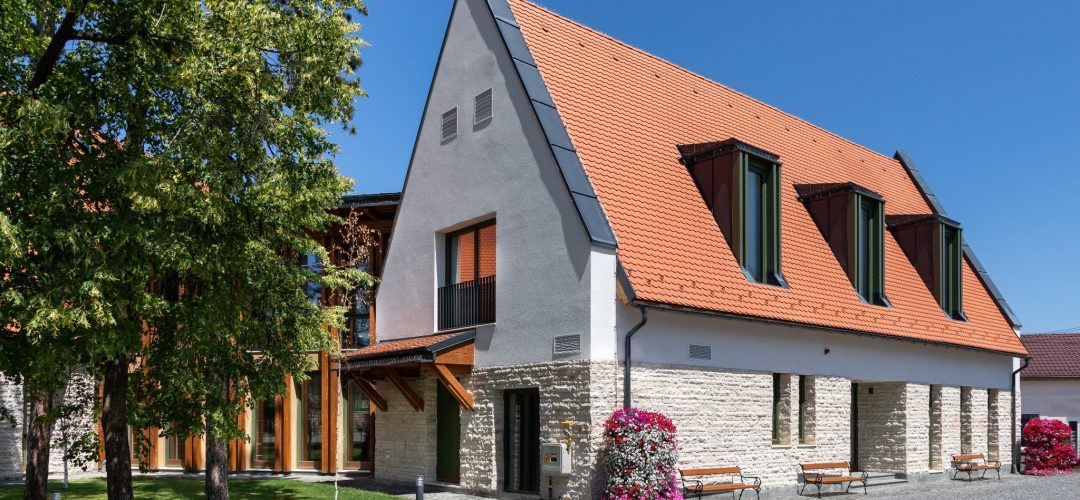 Arhitectul șef al județului laudă un edificiu construit în Țara Călatei: „Este un model de echilibru între prezent și tradiție”