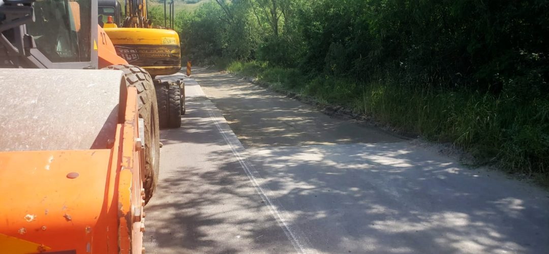 Au ajuns la Z. Consiliul Județean Cluj a început asfaltarea drumului județean DJ 109Z