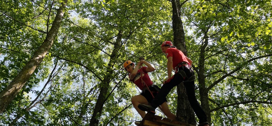 GALERIE FOTO. Peste 50 de participanți în tabăra de sporturi montane pentru elevii Liceului pentru deficienți de vedere