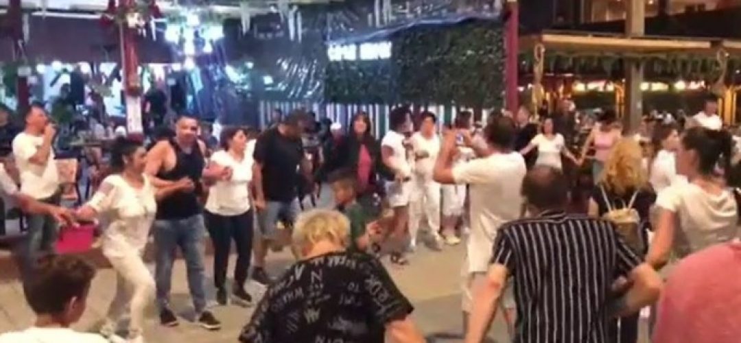 Guvernul închide peste noapte terasele de la mare